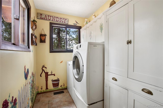 2169 Spruce Rd, Woodland Park, CO 80863 - washroom with cabinet space, independent washer and dryer, and a textured ceiling