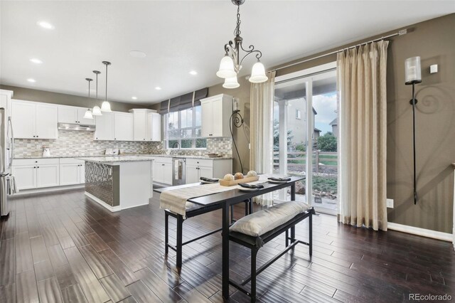 dining room featuring a notable chandelier, dark hardwood / wood-style floors, and sink