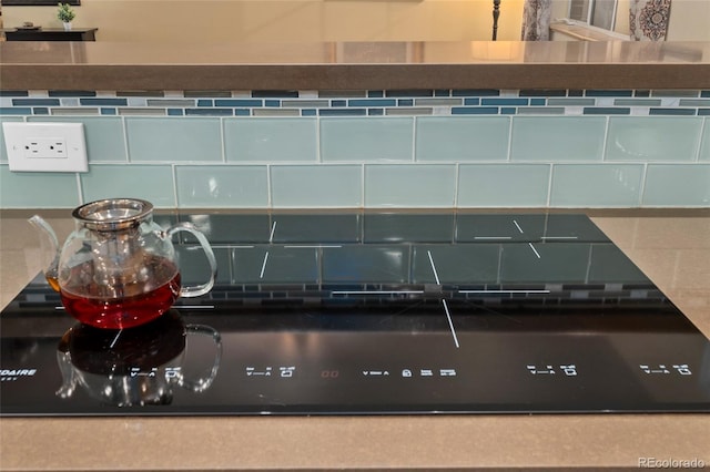6906 S Sycamore St, Littleton, CO 80120 - kitchen view of tasteful backsplash