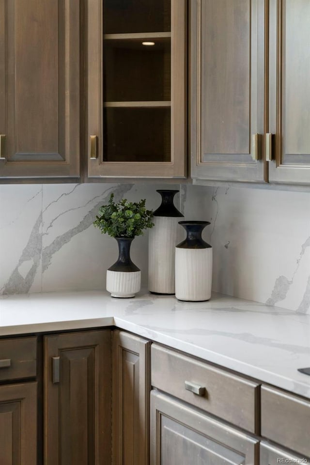 7119 S Riviera St, Aurora, CO 80016 - detailed view of tasteful backsplash