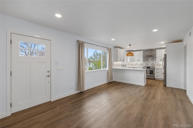 foyer entrance featuring recessed lighting, wood finished floors, and baseboards