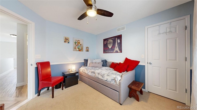 bedroom featuring ceiling fan