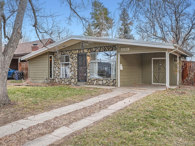 view of front of home with a front lawn and a carport