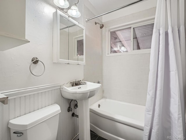 full bathroom featuring shower / tub combo with curtain, toilet, and sink