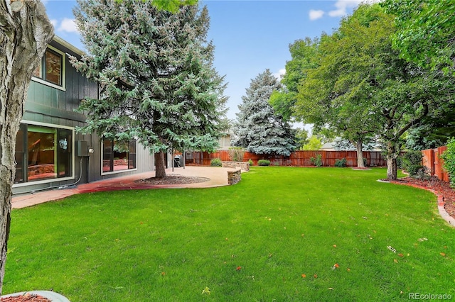 6338 S Oneida Ct, Centennial, CO 80111 - fenced backyard with a patio