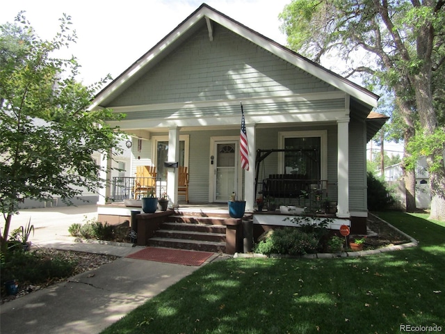 bungalow featuring a front yard