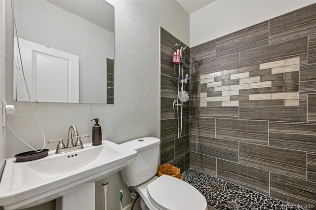 3444 Lawrence St, Denver, CO 80205 - bathroom with a tile shower, toilet, and a sink