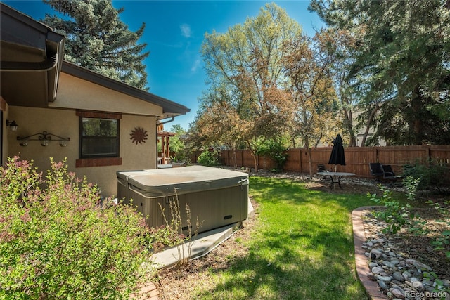 view of yard featuring a hot tub
