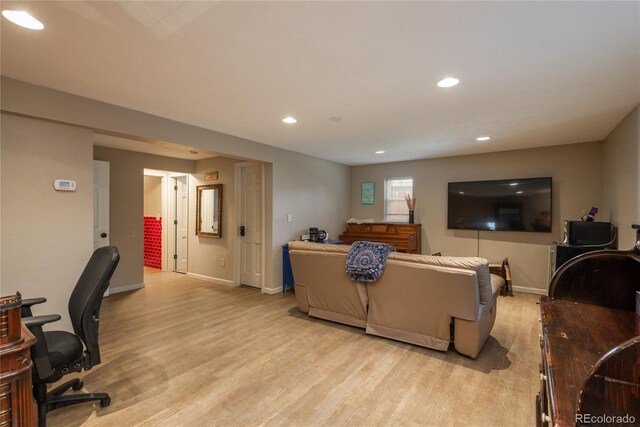 living area with light wood-style flooring, baseboards, recessed lighting, and a desk