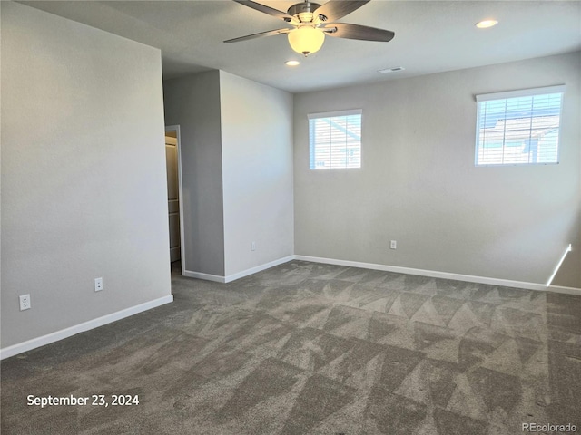 carpeted spare room featuring ceiling fan