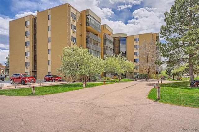 view of apartment building / complex with uncovered parking