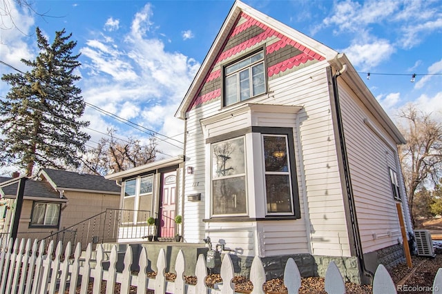 victorian house featuring a fenced front yard