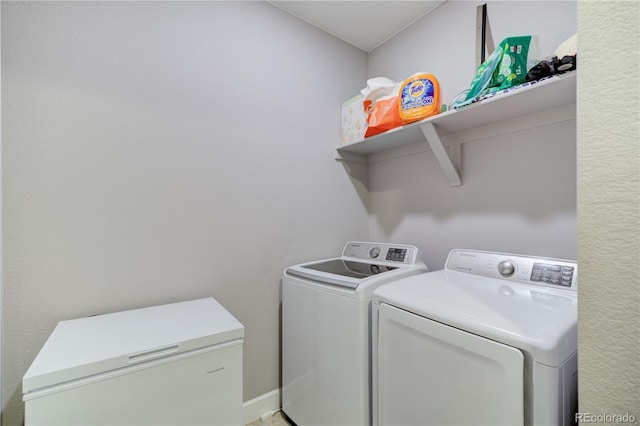 laundry room featuring laundry area, baseboards, and independent washer and dryer