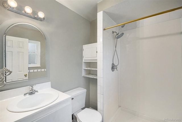 7773 Brentwood Ct, Arvada, CO 80005 - bathroom featuring toilet, a walk in shower, and vanity