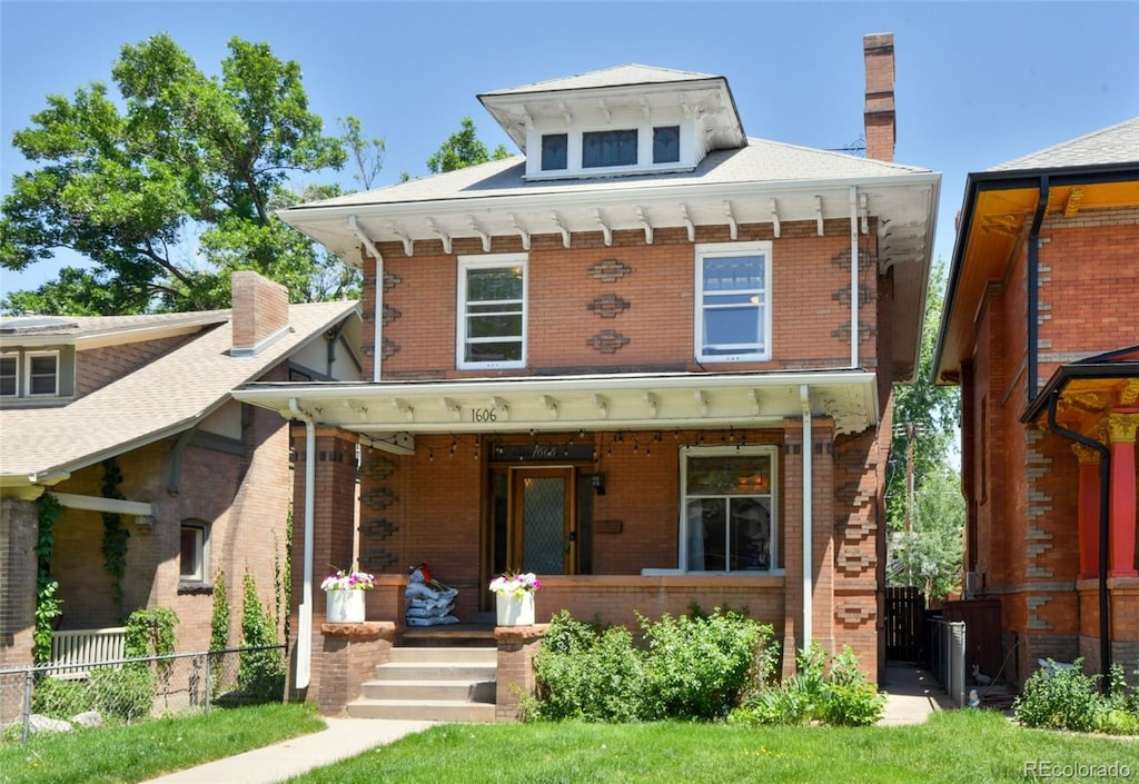 view of front facade with covered porch