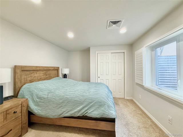 bedroom with light carpet, baseboards, visible vents, and recessed lighting
