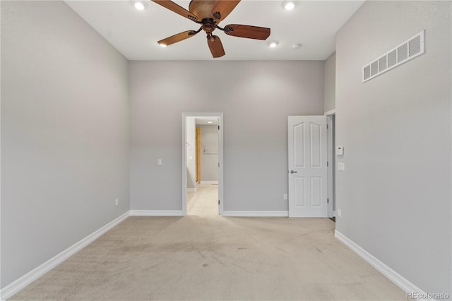 empty room featuring baseboards, visible vents, recessed lighting, ceiling fan, and light carpet