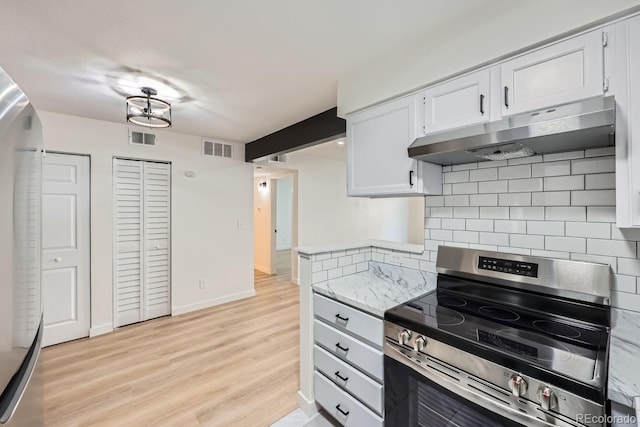 kitchen with light wood-style floors, visible vents, under cabinet range hood, and stainless steel electric stove