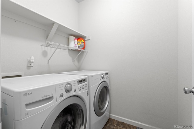 laundry area featuring washer and clothes dryer