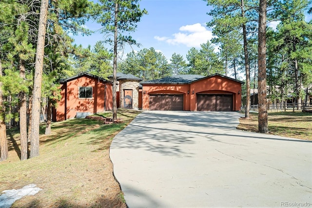 view of front facade featuring a front yard and a garage