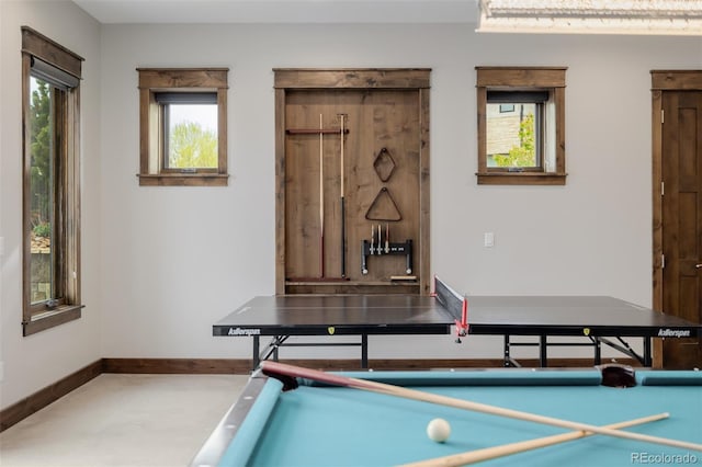 playroom featuring baseboards and pool table