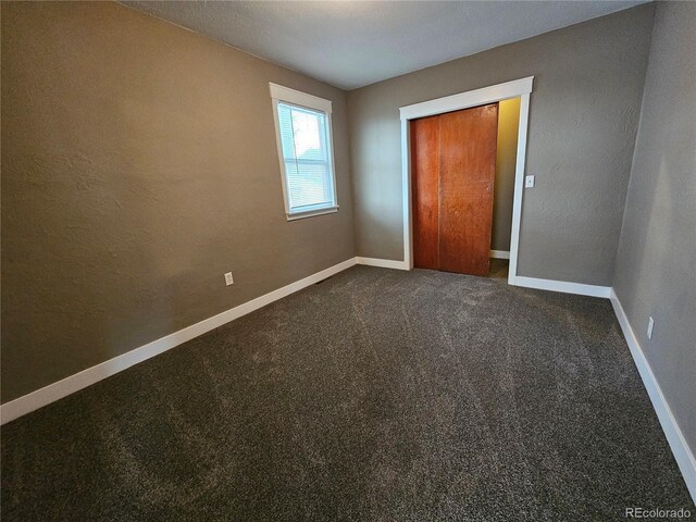 unfurnished bedroom with carpet flooring and a closet