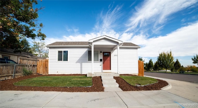 single story home featuring a front yard and fence