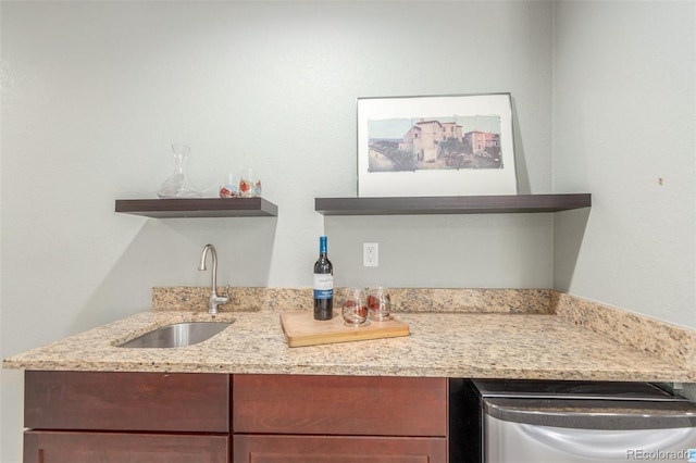 16694 Miners Way, Broomfield, CO 80023 - indoor wet bar featuring dishwasher