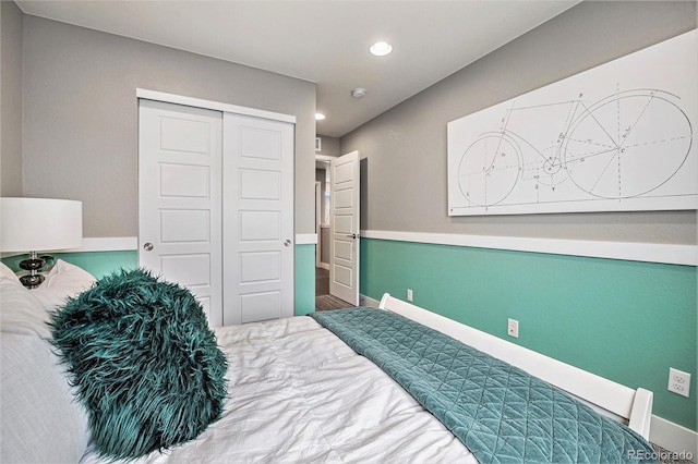 bedroom featuring baseboards, a closet, and recessed lighting