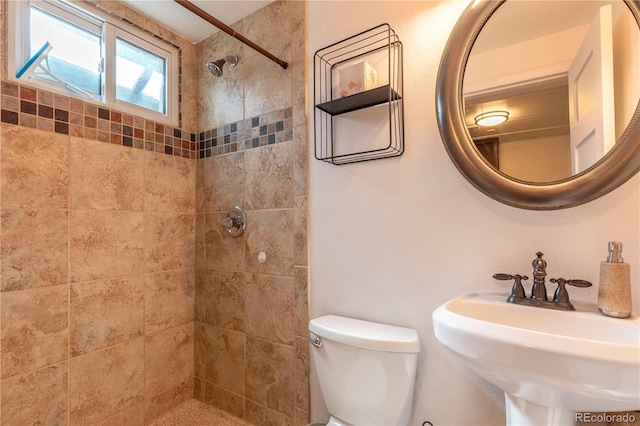 6760 S Depew St, Littleton, CO 80128 - full bath featuring a sink and a tile shower
