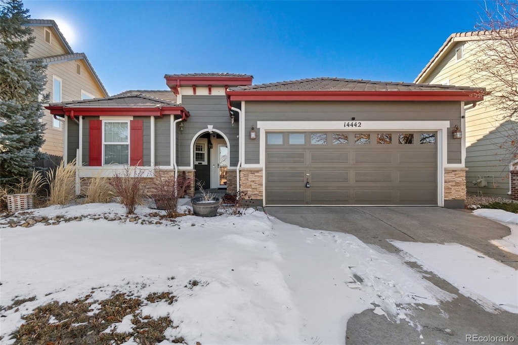 view of front facade featuring a garage