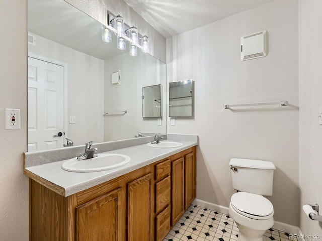 5705 N Genoa Way Unit 308, Aurora, CO 80019 - bathroom featuring double vanity, toilet, and baseboards