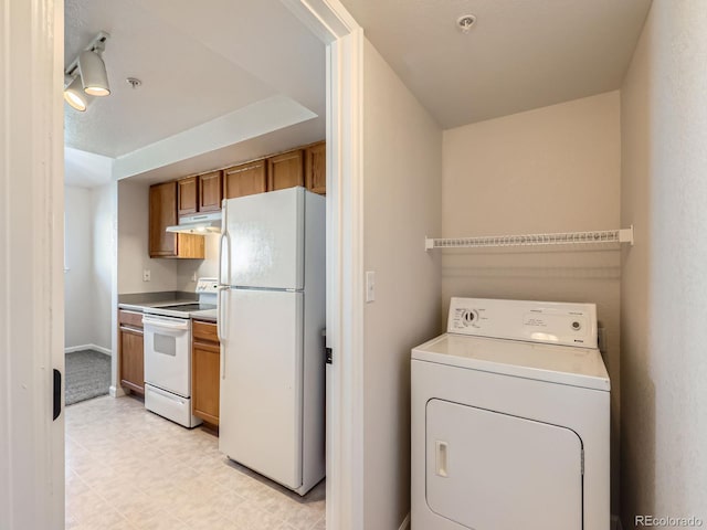 5705 N Genoa Way Unit 308, Aurora, CO 80019 - clothes washing area featuring washer / dryer and light flooring