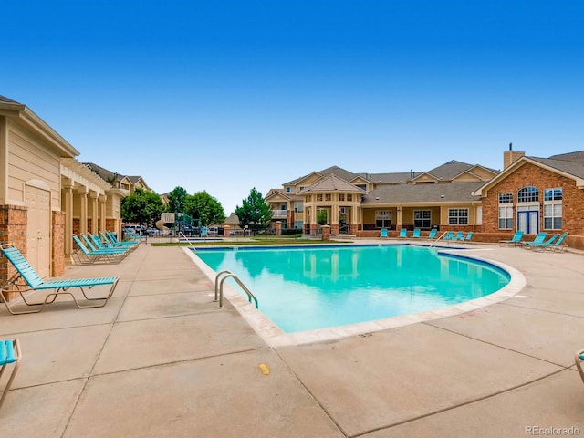5705 N Genoa Way Unit 308, Aurora, CO 80019 - community pool featuring a patio
