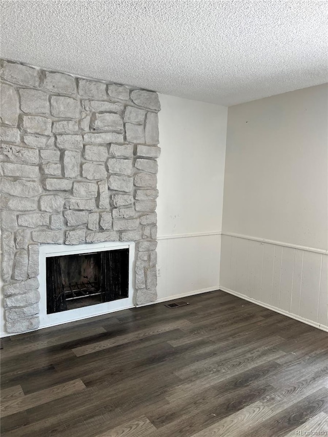 room details featuring a textured ceiling, a fireplace, and hardwood / wood-style flooring