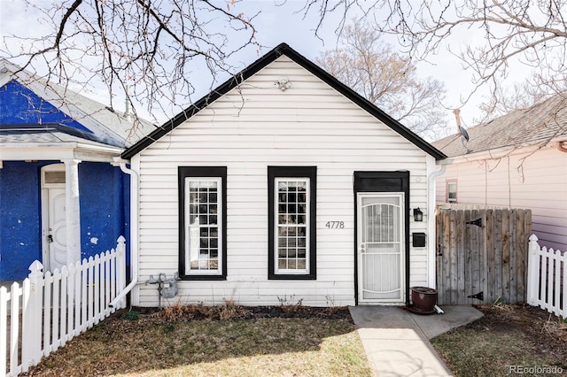 view of front of home featuring fence