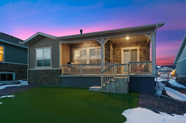 view of front of home featuring a yard