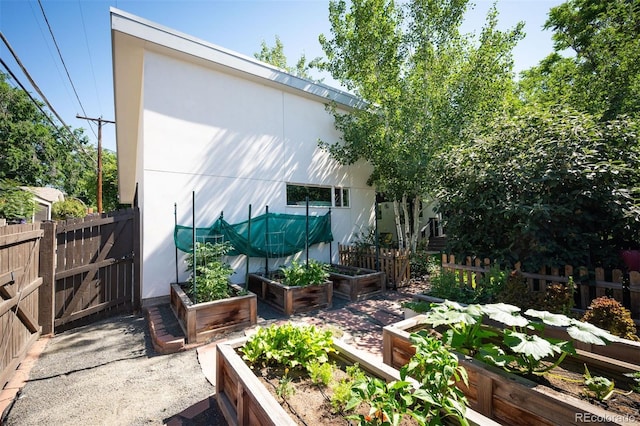 view of yard with fence and a garden