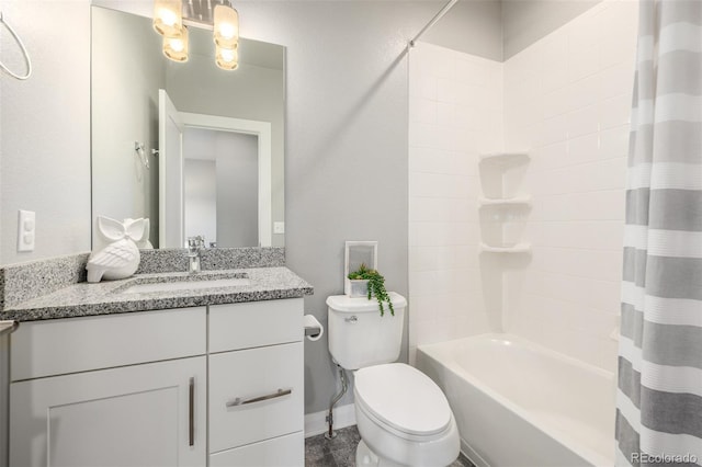 bathroom featuring a chandelier, toilet, vanity, baseboards, and shower / bath combo