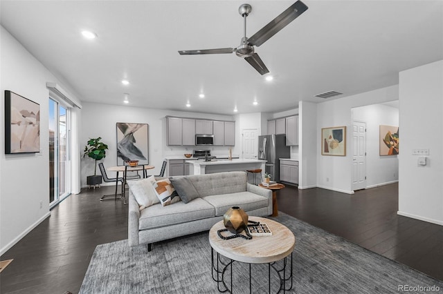 living room with dark wood-style floors, recessed lighting, baseboards, and ceiling fan