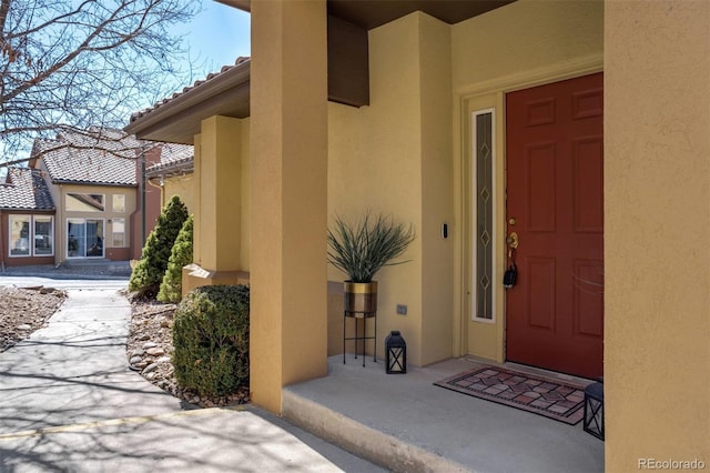 property entrance featuring stucco siding