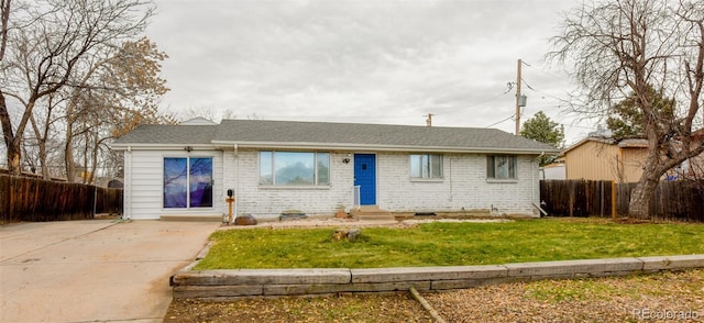 ranch-style home with a front yard