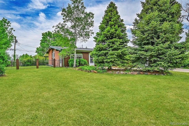 5722 W Chestnut Ave, Littleton, CO 80128 - view of yard