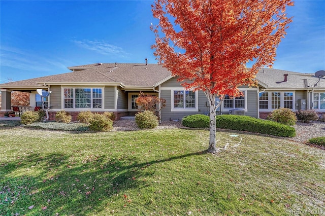 view of front of property with a front lawn