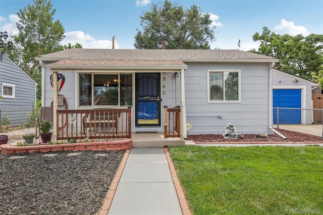 view of front of property featuring a front lawn, a porch, and a garage