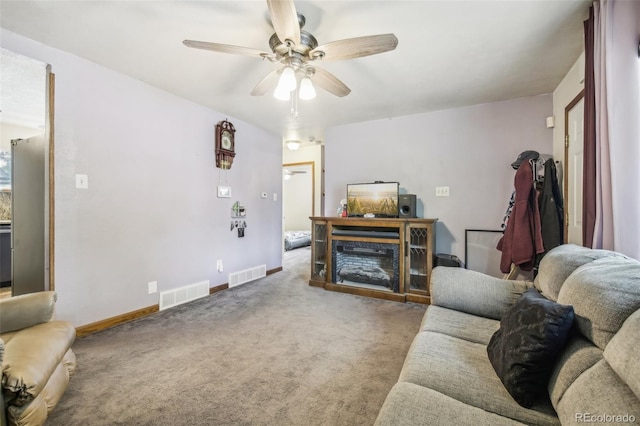 carpeted living room featuring ceiling fan