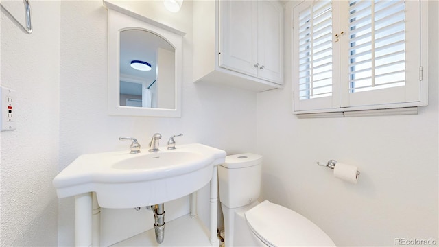 9629 Yukon Ct, Westminster, CO 80021 - half bath featuring toilet