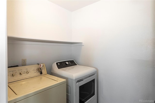 3260 E 103rd Pl Unit 912, Thornton, CO 80229 - laundry area featuring washer and dryer