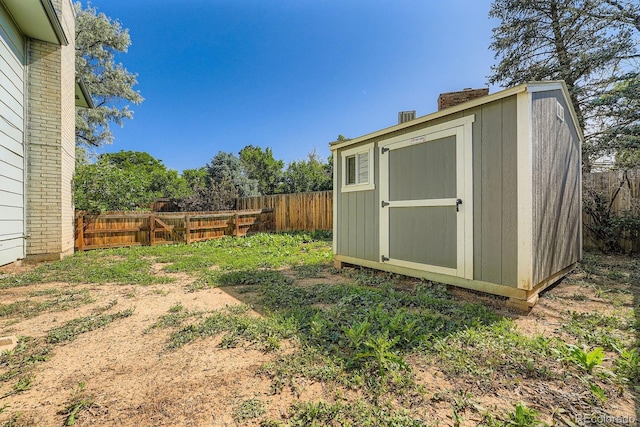 16623 E Asbury Pl, Aurora, CO 80013 - fenced backyard featuring a storage shed