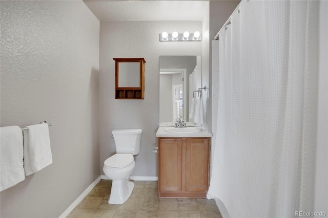 bathroom with a shower with curtain, vanity, toilet, and baseboards